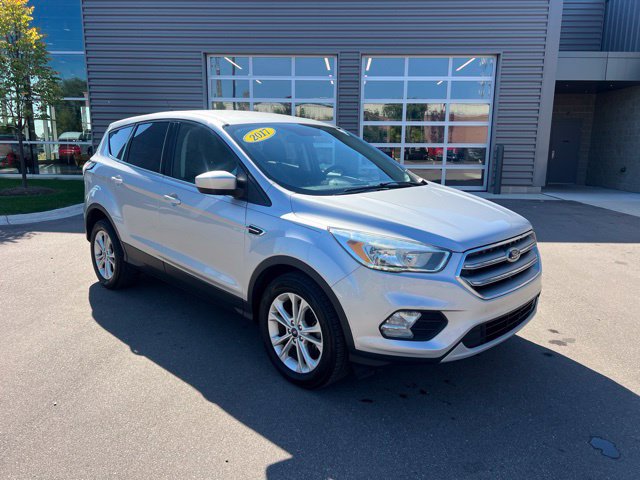 Used 2017 Ford Escape SE w/ SE Cold Weather Package FWD image 3