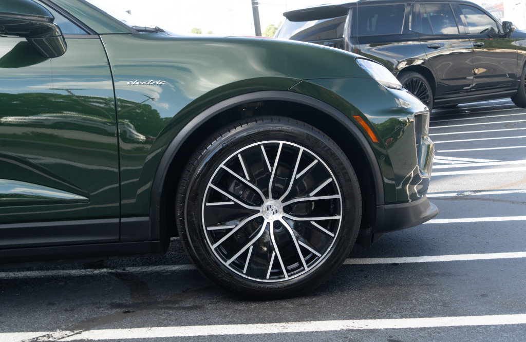 Used 2024 Porsche Macan 4 Electric AWD/4WD image 8