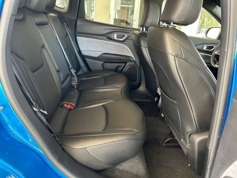 Used 2025 Jeep Compass Latitude AWD/4WD image 28