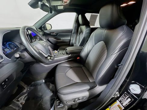 Certified 2025 Toyota Highlander XSE AWD/4WD image 19