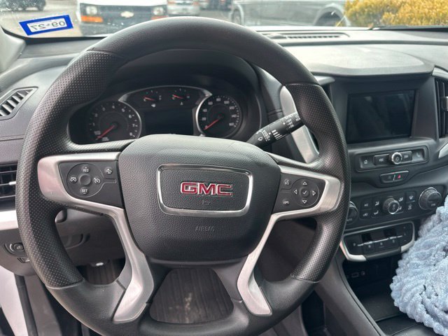 Used 2024 GMC Terrain SLE w/ Driver Convenience Package FWD image 8