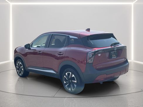 Used 2025 Nissan Kicks SV AWD/4WD image 2