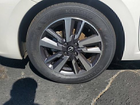 Used 2025 Nissan Versa SV FWD image 26