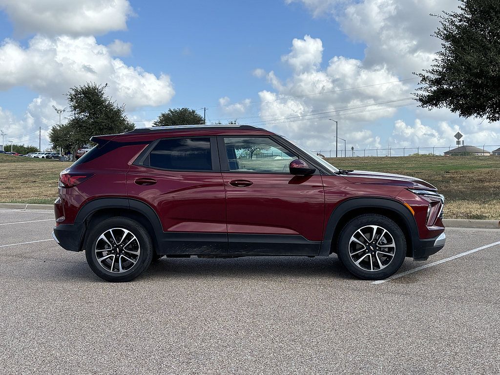 Used 2025 Chevrolet TrailBlazer LT FWD image 4