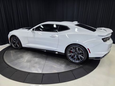 Used 2021 Chevrolet Camaro ZL1 RWD image 13