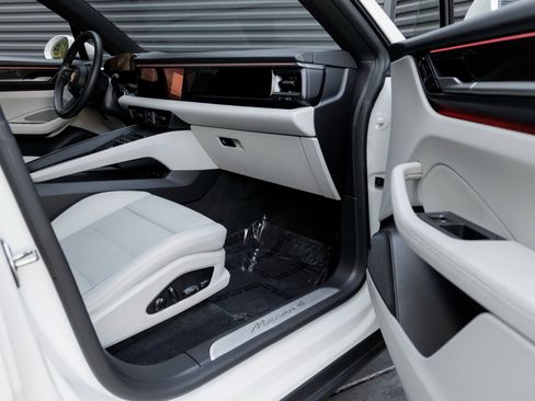 Used 2024 Porsche Macan 4 Electric image 34