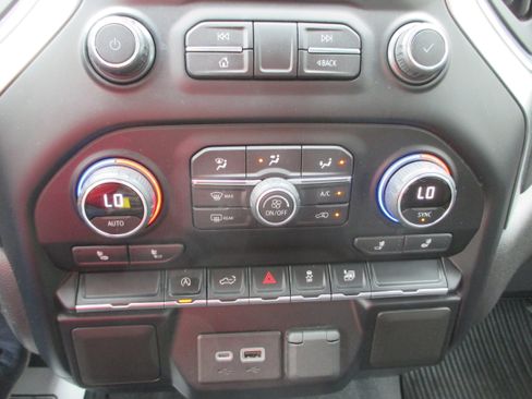 Used 2021 Chevrolet Silverado 1500 LT w/ Bed Protection Package AWD/4WD image 18