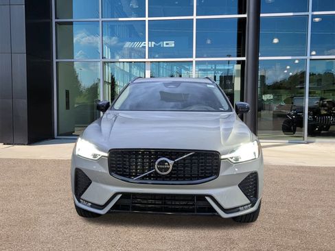 Used 2025 Volvo XC60 B5 Plus image 2