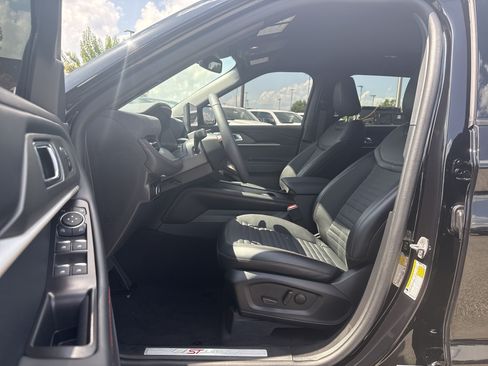Used 2025 Ford Explorer ST-Line w/ Premium Package RWD image 9