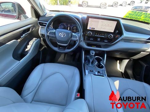 Used 2023 Toyota Highlander Platinum AWD/4WD image 30