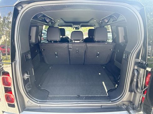 Used 2025 Land Rover Defender 110 S image 27