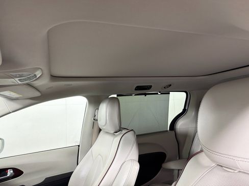 Used 2020 Chrysler Pacifica Limited FWD image 13