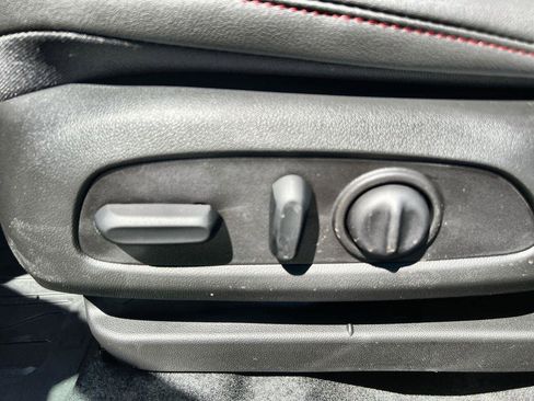 New 2026 Chevrolet Trax RS w/ Sunroof Package FWD image 16