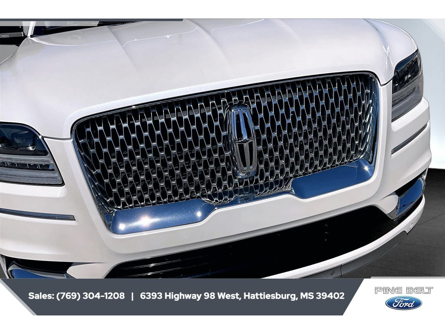 Used 2018 Lincoln Navigator Select w/ Technology Package RWD image 22