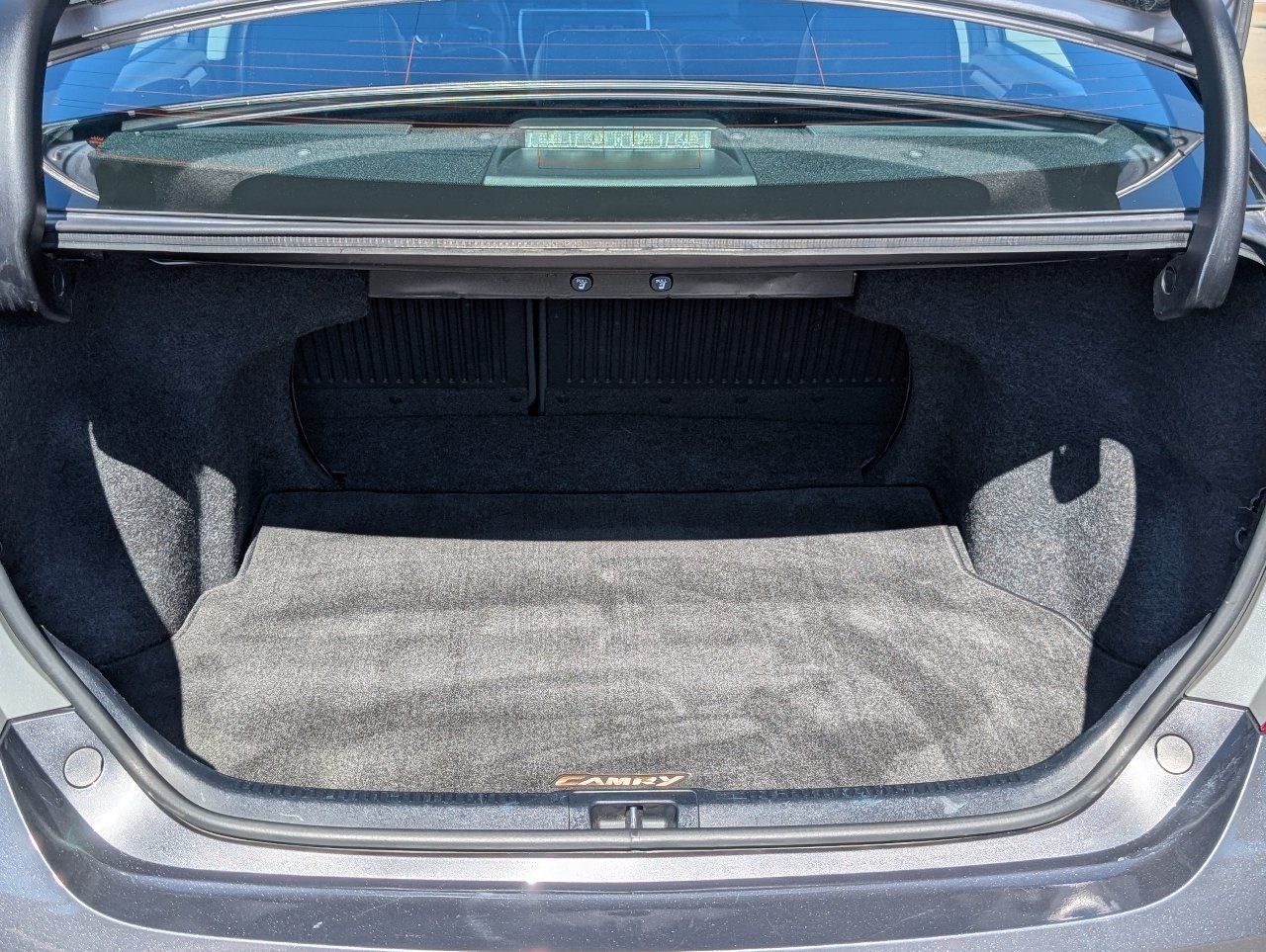 Used 2016 Toyota Camry SE w/ Moonroof Package FWD image 8