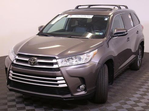 Certified 2018 Toyota Highlander XLE w/ Carpet Mat Package (TMS) image 4