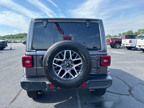 Used 2025 Jeep Wrangler Unlimited Sahara AWD/4WD image 7
