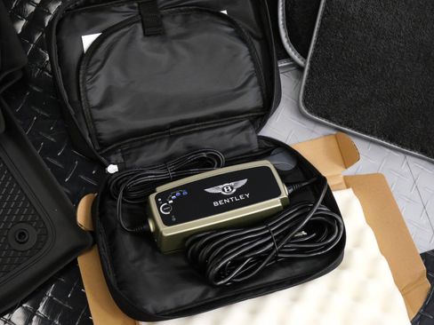 Used 2024 Bentley Flying Spur W12 image 43