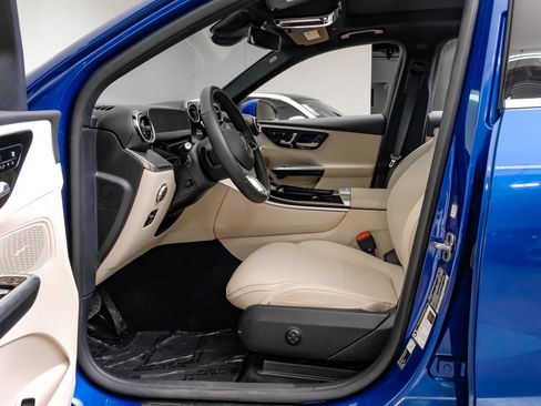 Used 2026 Mercedes-Benz GLC 300 w/ Winter Package image 4