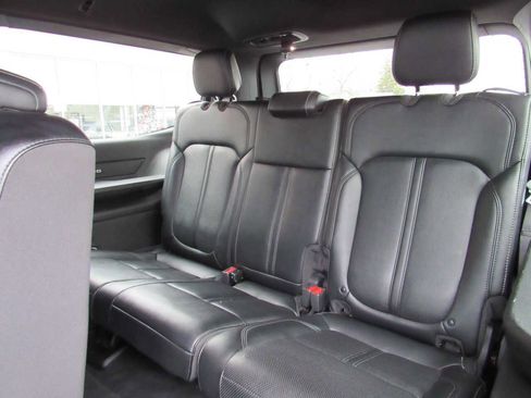 Used 2024 Jeep Wagoneer Series II w/ Flexible Seating Group image 22