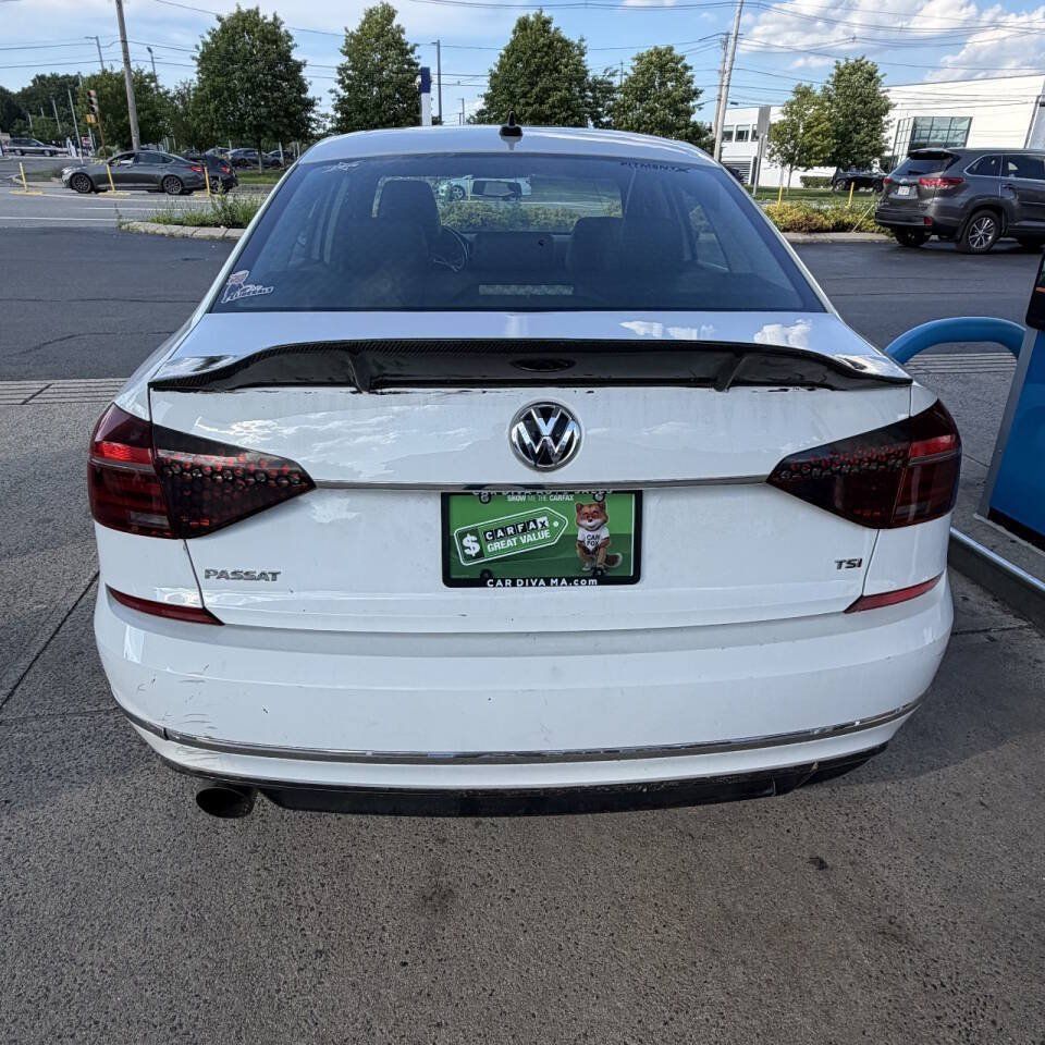 Used 2017 Volkswagen Passat 1.8T R-Line w/ R-Line Lighting Package FWD image 16
