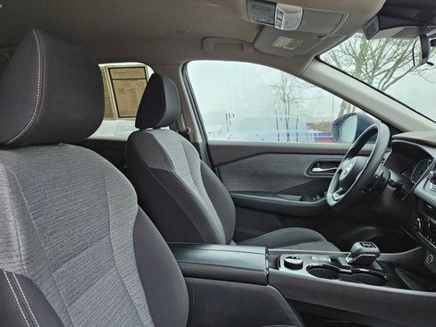 Used 2023 Nissan Rogue SV image 11