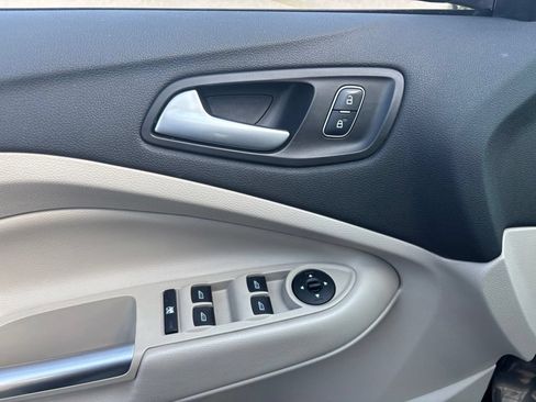 Used 2017 Ford Escape SE AWD/4WD image 10