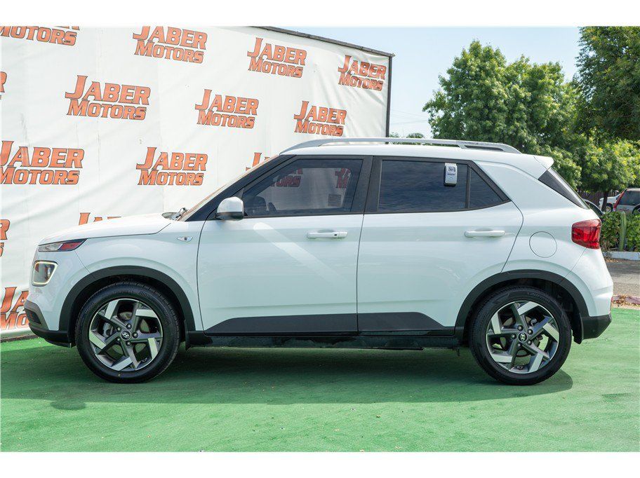 Used 2020 Hyundai Venue SEL w/ Convenience + Premium Package FWD image 4