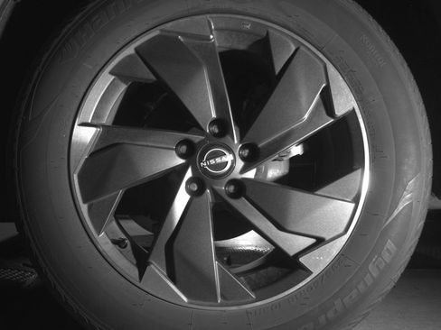 Used 2025 Nissan Rogue SV image 14