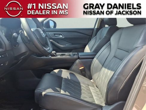 Certified 2025 Nissan Rogue Platinum w/ Tech Package FWD image 23
