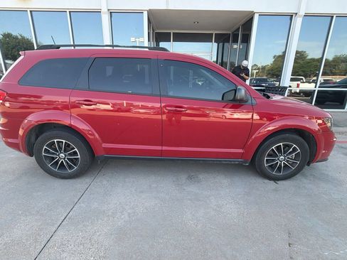 Used 2018 Dodge Journey SE w/ Connectivity Group FWD image 4