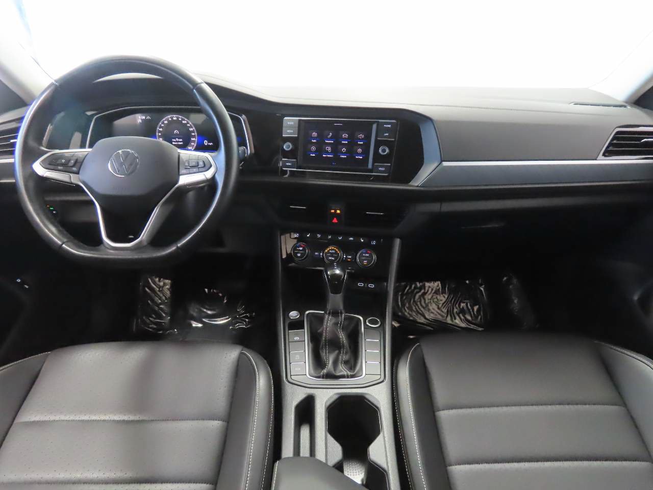 Used 2024 Volkswagen Jetta SE FWD image 14