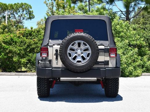 Used 2018 Jeep Wrangler Unlimited Rubicon w/ Connectivity Group AWD/4WD image 29