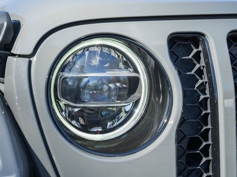 Used 2022 Jeep Wrangler Unlimited Sahara image 11