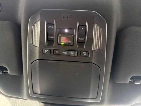 Used 2023 Toyota Highlander XSE AWD/4WD image 42