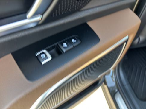 Used 2022 Kia Telluride SX w/ SX Prestige Package image 8