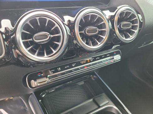 Certified 2025 Mercedes-Benz GLA 250 image 19