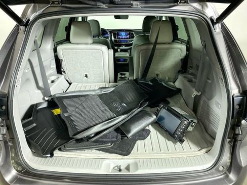 Used 2017 Toyota Highlander XLE image 34
