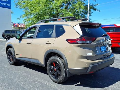 Used 2025 Nissan Rogue SV AWD/4WD image 7