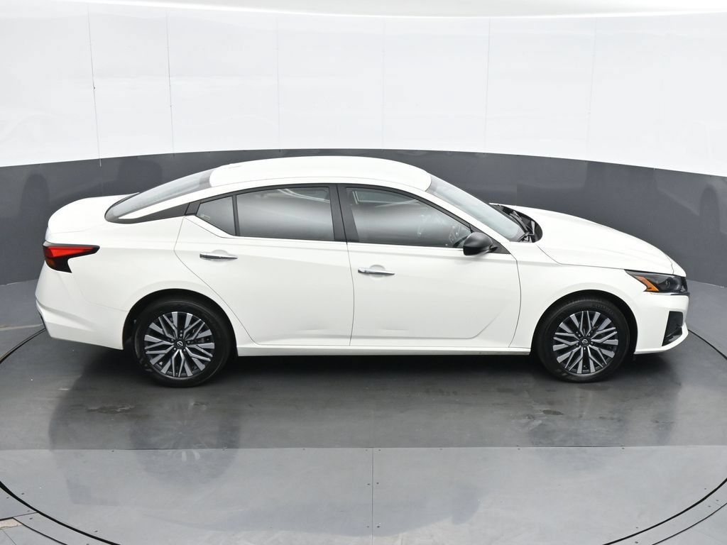 Used 2025 Nissan Altima 2.5 SV AWD/4WD image 22