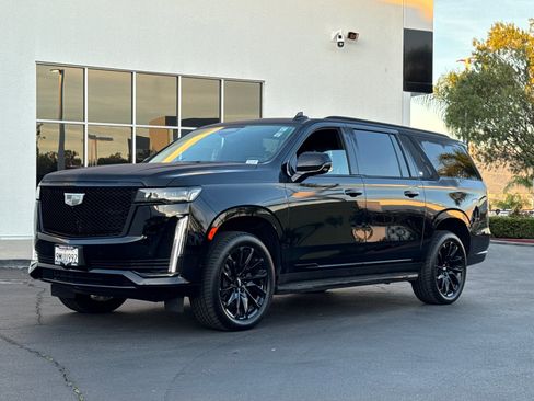 Certified 2024 Cadillac Escalade ESV Sport Platinum w/ LPO, ONYX Package AWD/4WD image 2