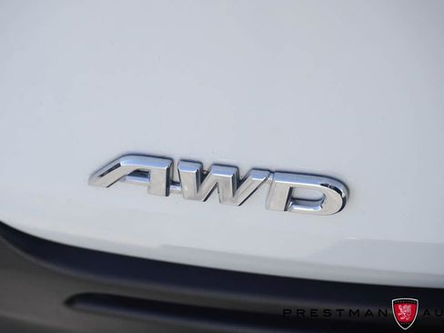 Used 2024 Toyota Sienna XLE image 5