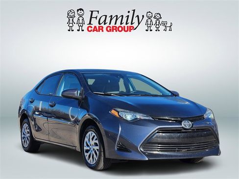 Used 2018 Toyota Corolla LE image 2