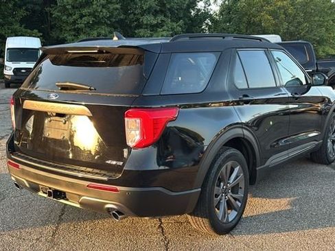 Used 2022 Ford Explorer XLT w/ Equipment Group 202A AWD/4WD image 27