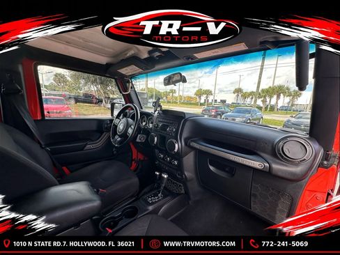 Used 2015 Jeep Wrangler Unlimited Sport w/ Connectivity Group AWD/4WD image 12