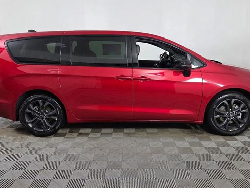 New 2026 Chrysler Pacifica Select image 8