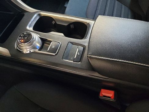 Used 2020 Ford Fusion SE FWD image 26