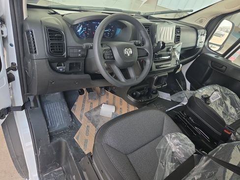 Used 2025 RAM ProMaster 2500 FWD image 7