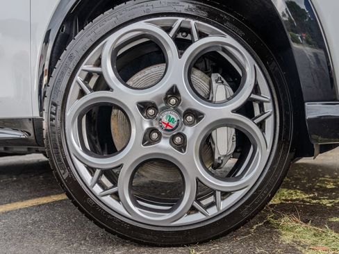 Used 2024 Alfa Romeo Tonale Ti w/ Premium Interior Package AWD/4WD image 30