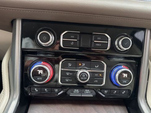 Used 2022 GMC Yukon XL Denali image 27